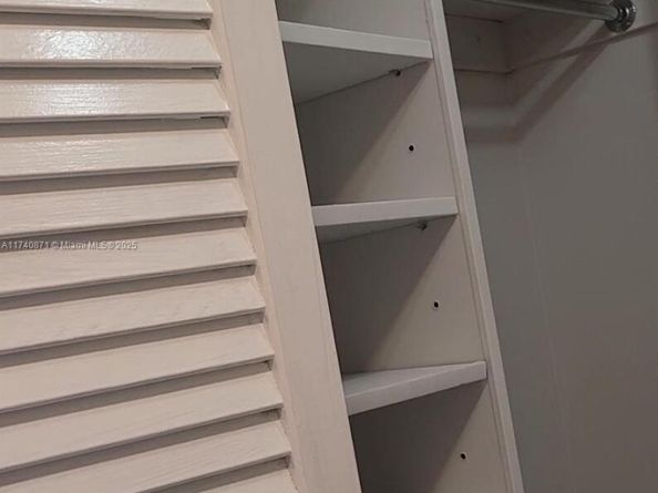 873 NE 195th St 307, Miami FL 33179