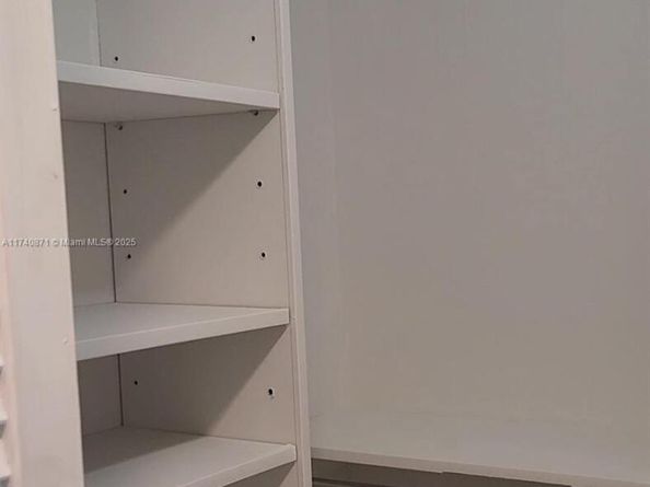 873 NE 195th St 307, Miami FL 33179