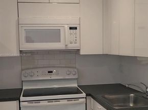 873 NE 195th St 307, Miami FL 33179