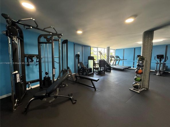 873 NE 195th St 307, Miami FL 33179