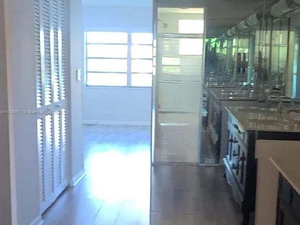873 NE 195th St 307, Miami FL 33179