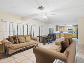 1421 SW 97th Ave, Pembroke Pines FL 33025