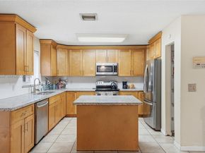 1421 SW 97th Ave, Pembroke Pines FL 33025