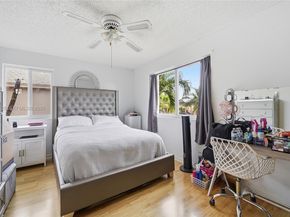 1421 SW 97th Ave, Pembroke Pines FL 33025