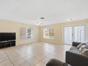 1421 SW 97th Ave, Pembroke Pines FL 33025