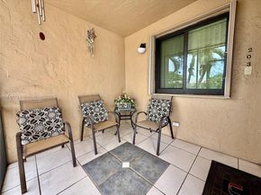 318 Lakeview Dr 203, Weston FL 33326
