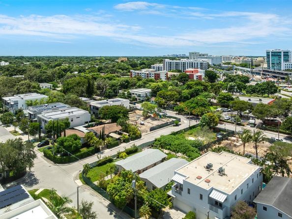 3094 Carter St, Miami FL 33133