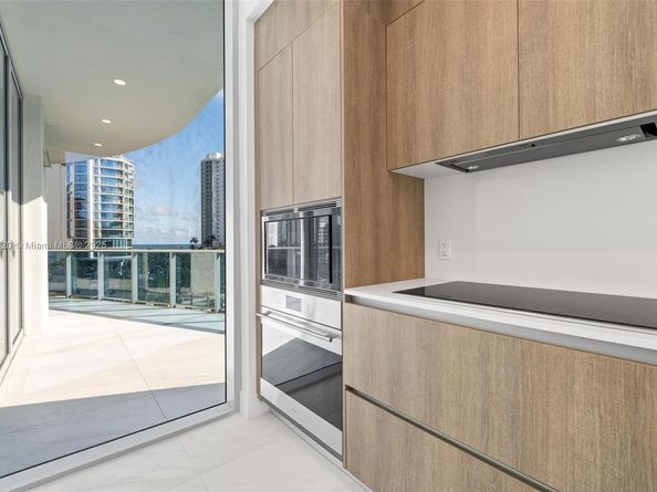 17550 Collins 501, Sunny Isles Beach FL 33160