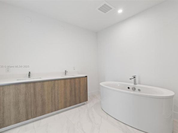 17550 Collins 501, Sunny Isles Beach FL 33160