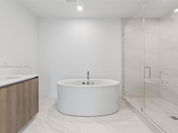 17550 Collins 501, Sunny Isles Beach FL 33160