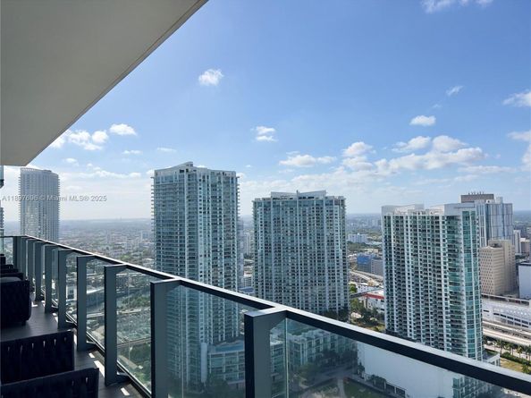 68 SE 6th St 3611, Miami FL 33131