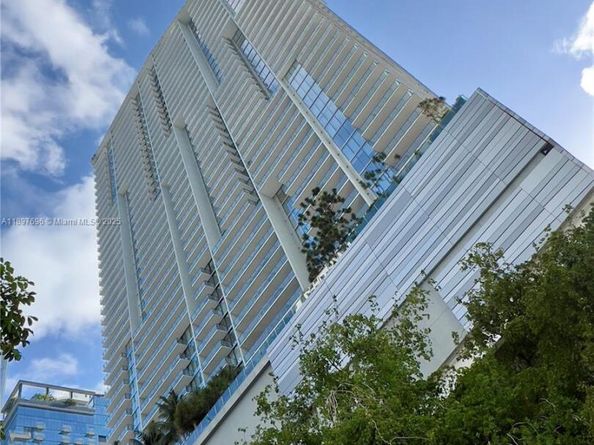68 SE 6th St 3611, Miami FL 33131