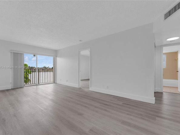 8560 N Sherman Cir 208, Miramar FL 33025