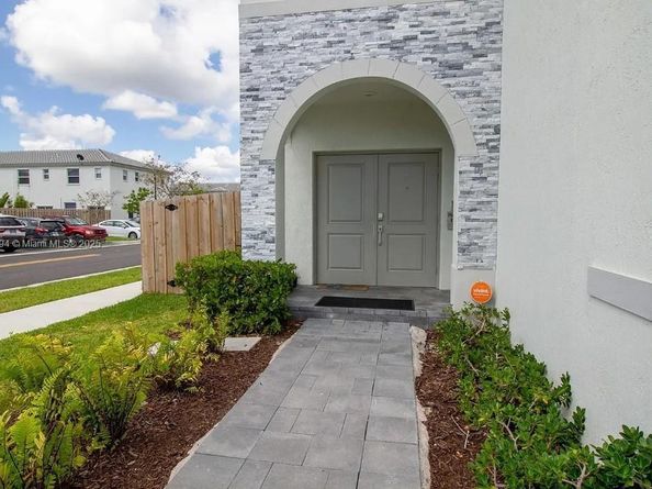 1432 SE 26th Rd, Homestead FL 33035