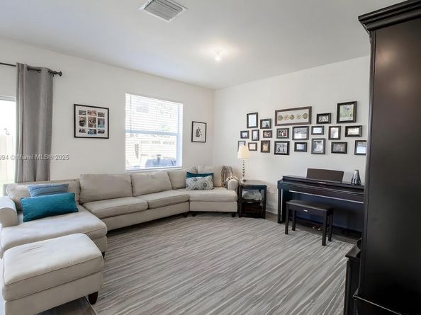 1432 SE 26th Rd, Homestead FL 33035