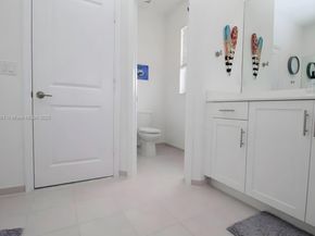 1432 SE 26th Rd, Homestead FL 33035