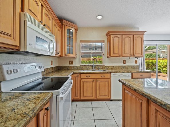 3320 Brussels Ave, Cooper City FL 33026