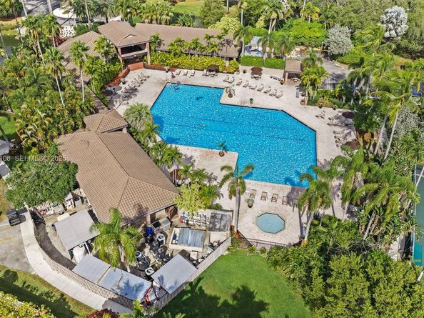 3320 Brussels Ave, Cooper City FL 33026