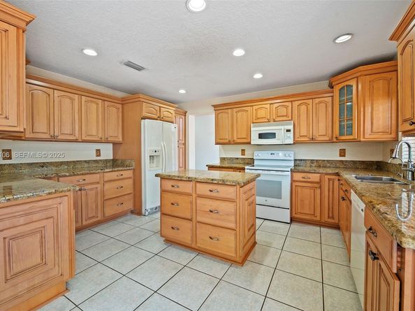 3320 Brussels Ave, Cooper City FL 33026