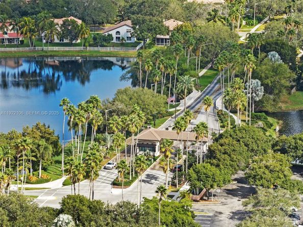 3320 Brussels Ave, Cooper City FL 33026