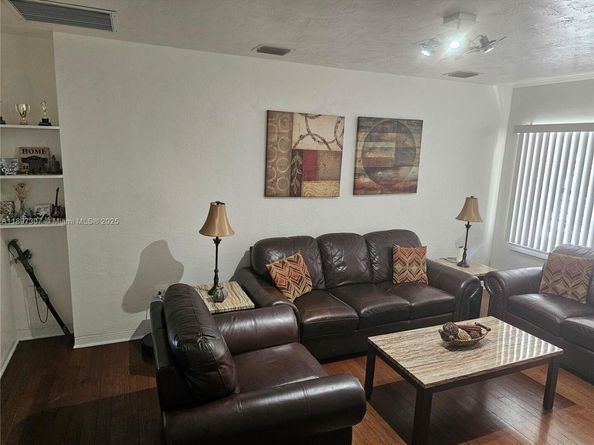 1020 SW 33rd Ave, Miami FL 33135