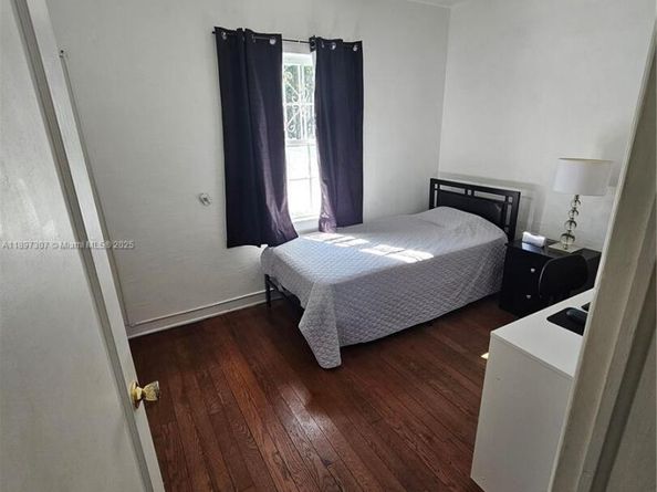1020 SW 33rd Ave, Miami FL 33135