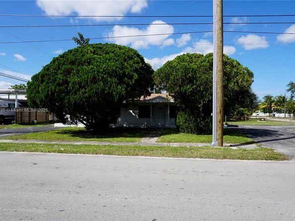 6200 Fletcher St, Hollywood FL 33023