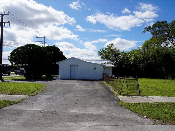 6200 Fletcher St, Hollywood FL 33023