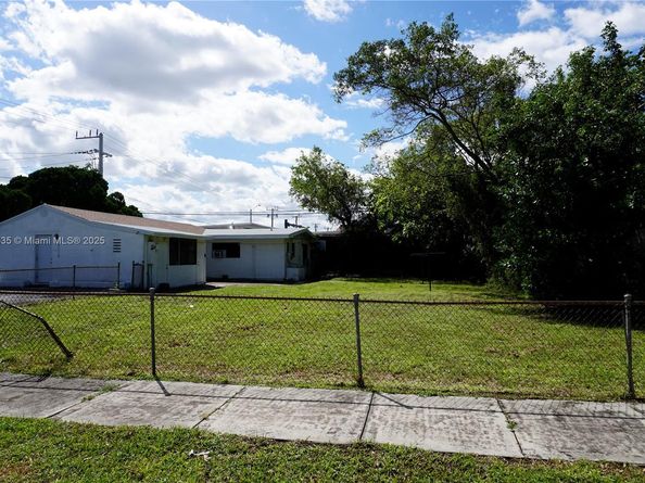 6200 Fletcher St, Hollywood FL 33023