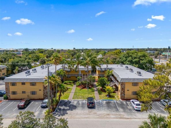 200 Croton Ave 104, Lantana FL 33462