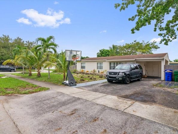 4371 SW 24th St, Fort Lauderdale FL 33317