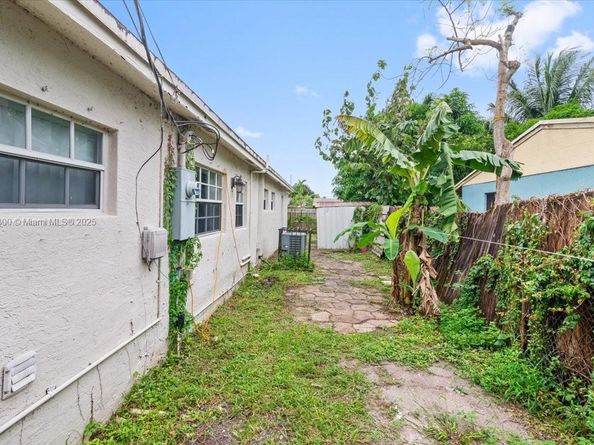 4371 SW 24th St, Fort Lauderdale FL 33317