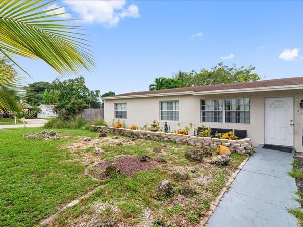 4371 SW 24th St, Fort Lauderdale FL 33317