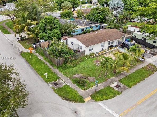 4371 SW 24th St, Fort Lauderdale FL 33317