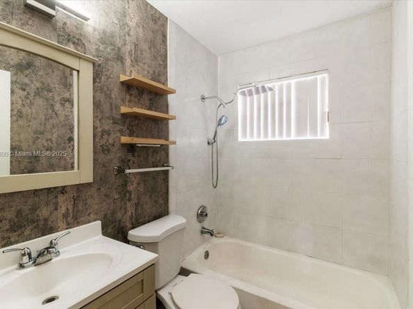 4371 SW 24th St, Fort Lauderdale FL 33317