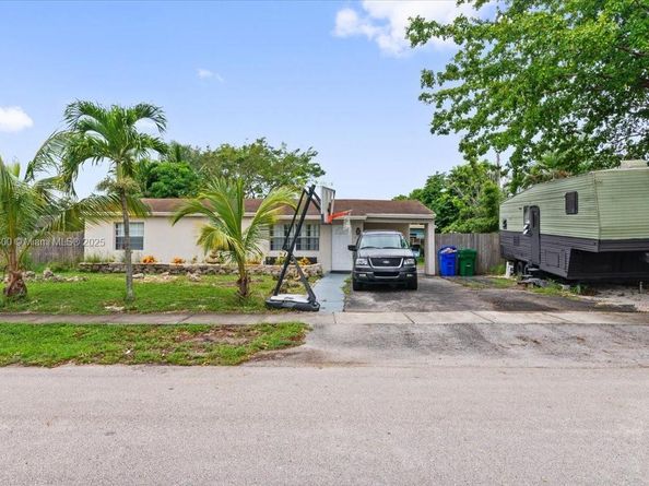 4371 SW 24th St, Fort Lauderdale FL 33317