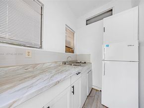 1342 NW 1st St, Miami FL 33125