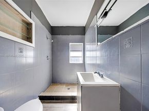 1342 NW 1st St, Miami FL 33125