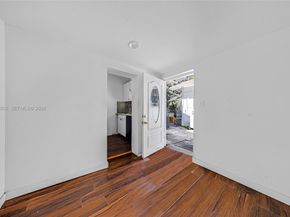 1342 NW 1st St, Miami FL 33125