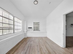 1342 NW 1st St, Miami FL 33125