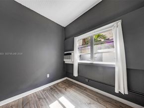 1342 NW 1st St, Miami FL 33125