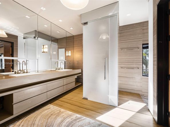 Undisclosed Address #A11817029, Coral Gables FL 33143