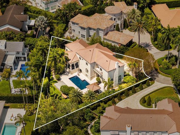 Undisclosed Address #A11817029, Coral Gables FL 33143