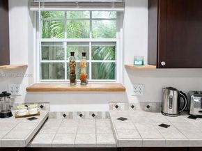 1531 NE 35th St, Oakland Park FL 33334