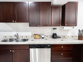 1531 NE 35th St, Oakland Park FL 33334
