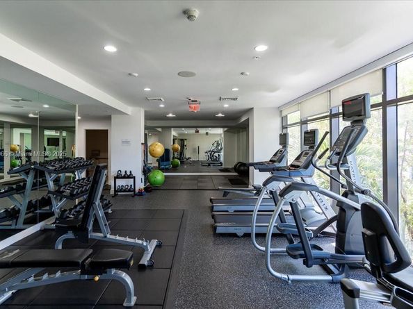 10201 E Bay Harbor Dr 304, Bay Harbor Islands FL 33154