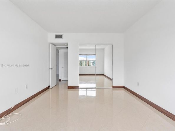 400 Kings Point Dr 1425, Sunny Isles Beach FL 33160