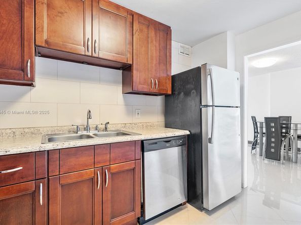 400 Kings Point Dr 1425, Sunny Isles Beach FL 33160