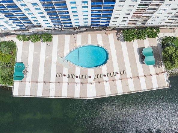 400 Kings Point Dr 1425, Sunny Isles Beach FL 33160