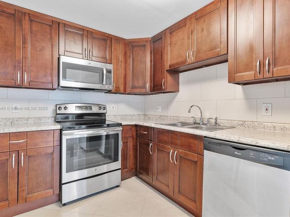 400 Kings Point Dr 1425, Sunny Isles Beach FL 33160